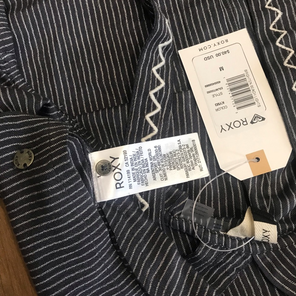 ⭐️HP🎉 Roxy Beach Lights Strappy Top - Picture 5 of 5